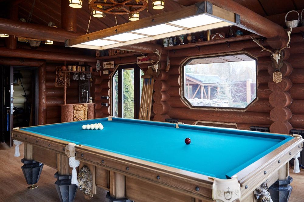 Киевница "Охота" К-21 с часами сосна, МДФ